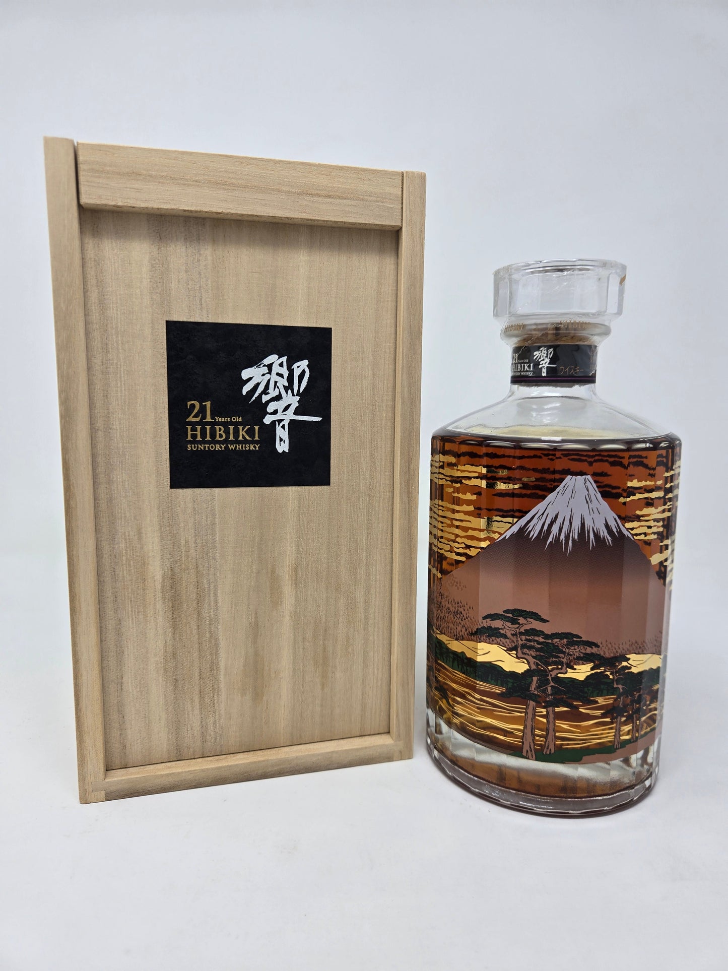 HIBIKI 21 Yr Old Mount Fuji (wooden Box) 2nd Ed